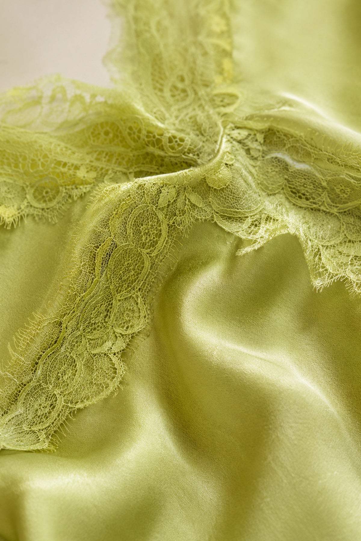 ROBE NUISETTE EN DENTELLE